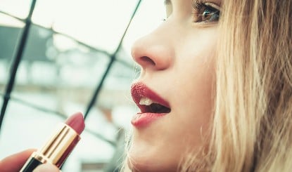 अब नहीं होगी Lipstick Shade चुनने में कंफ्यूजन! Indian Skin Tone के लिए बेस्ट Shades Amazon पर उपलब्ध