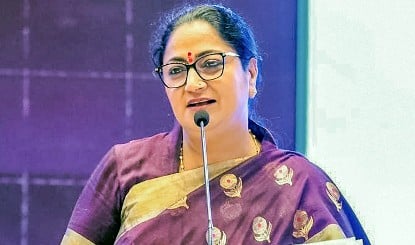 Delhi CM Rekha Gupta का Rahul Gandhi पर बड़ा हमला, बोलीं- Income से 5 गुना खर्च का दें हिसाब