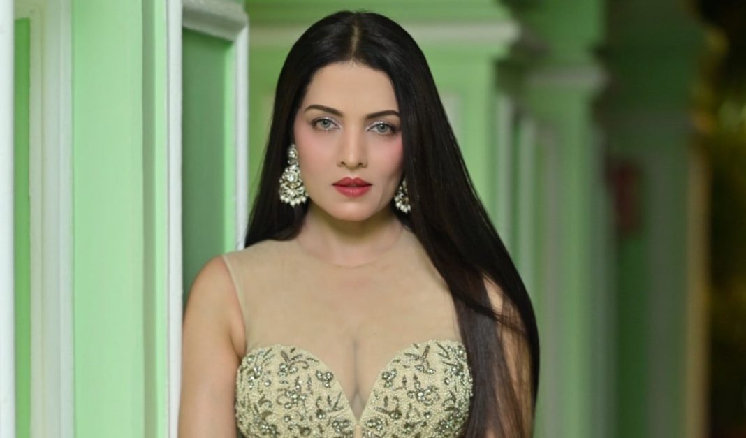 पति के लिए छोड़ा करियर, अब बच्चों की कस्टडी के लिए लड़ रहीं Celina Jaitly