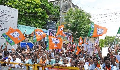 Shiv Sena (UBT) में फूट की अटकलों पर BJP का जवाब, बावनकुले बोले- हमें क्यों घसीटा जा रहा है?