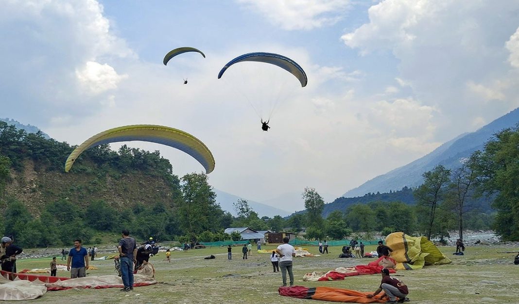 Manali Tour Plan: जून में भी बर्फ का मजा, फैमिली ट्रिप के लिए परफेक्ट डेस्टिनेशन