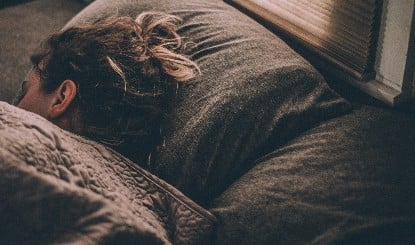 Afternoon Nap के बाद होता है Headache? ये 5 गलतियां बन सकती हैं वजह, जानें दोपहर में सोने का सही तरीका