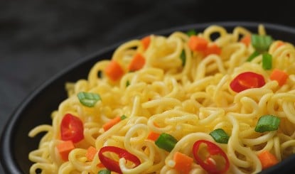 Maggi में कीड़े मिलने का दावा निकला गलत? Nestlé ने FSSAI को सौंपी जांच रिपोर्ट