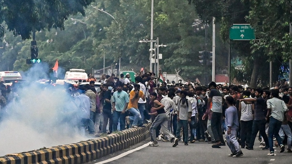 दिल्ली NEET प्रदर्शन में पेलेट गन चली? छात्रों के आरोपों के बाद RAF ने शुरू की जांच