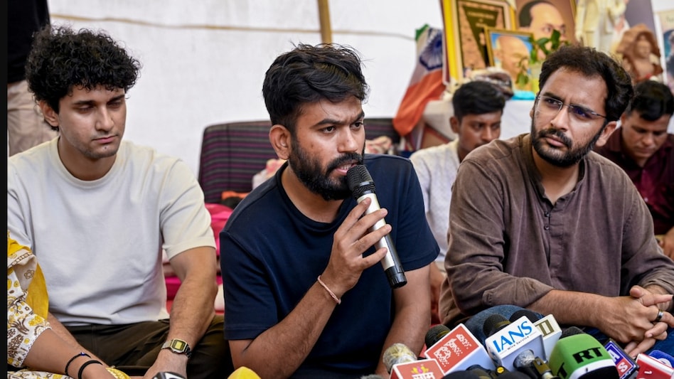 धर्मेंद्र प्रधान के इस्तीफे के बाद जंतर-मंतर पर जश्न, भाषण में सोनम वांगचुक का नाम न लेने पर उठे सवाल