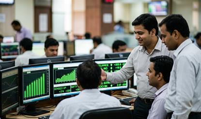 Stock Market Today: सेंसेक्स 374 अंक उछला, रिलायंस और बैंकिंग शेयरों की लिवाली से बाजार में तेजी