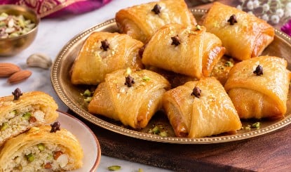 Festive Season में बाहर की मिठाई छोड़ें! घर पर सिर्फ 15 मिनट में बनाएं शुद्ध और स्वादिष्ट Laung Lata