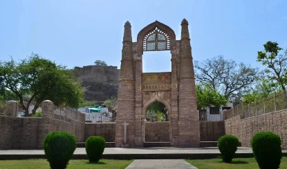 Travel Tips: चंदेरी में मौजूद है अमर प्रेम का ऐतिहासिक प्रतीक, जानिए चंदेरी की Best Places To Visit