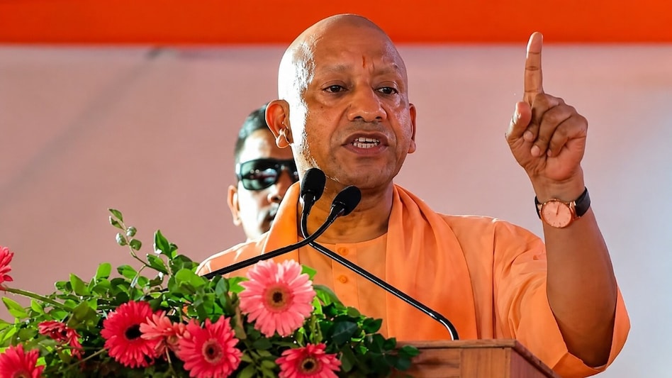 UP में चीनी की कालाबाजारी पर CM योगी का बड़ा एक्शन! 400 टन से ज्यादा स्टॉक वालों पर गिरेगी गाज, ओवरप्राइसिंग पर भी सख्ती