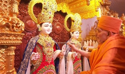 पेरिस में गूंजे वैदिक मंत्र! फ्रांस के पहले पारंपरिक BAPS हिंदू मंदिर की प्राण प्रतिष्ठा संपन्न