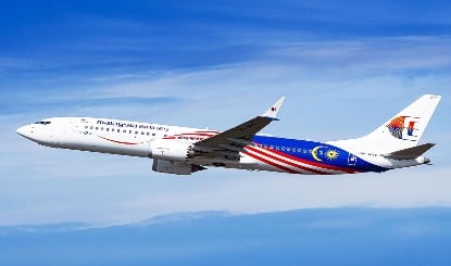 मलेशिया एयरलाइंस की Jeddah Flight की Emergency Landing, श्रीनगर में Indigo विमान खंभे से टकराया; Air India Express भी लौटी वापस