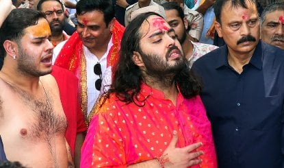 Bollywood Wrap Up 2026 | अंबानी परिवार का गणेशोत्सव, पृथ्वी शॉ की सगाई टूटी और रश्मि देसाई की वापसी