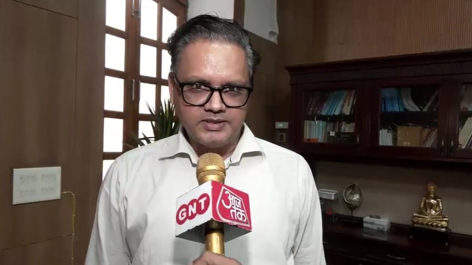 दिल्ली SIR पर CEO अशोक कुमार का बड़ा बयान! ‘नोटिस नाम काटने का फरमान नहीं’, जानिए किसे भेजे जा रहे