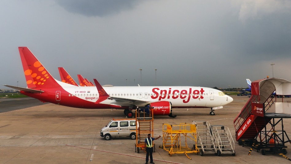 दिल्ली एयरपोर्ट पर SpiceJet की 5 उड़ानें लेट! 500 से ज्यादा यात्री प्रभावित, सुबह-सुबह मची परेशानी