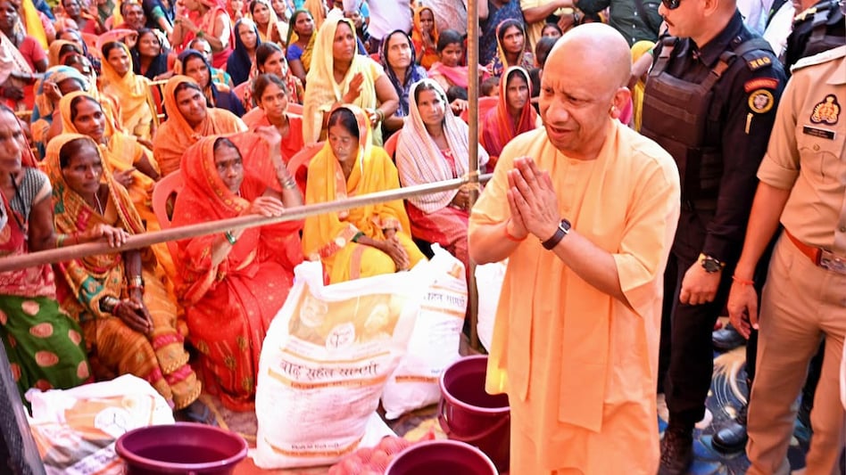 कुशीनगर में बाढ़ का कहर! टूटा तटबंध, गांव जलमग्न—CM योगी ने मौके पर पहुंचकर लिया जायजा