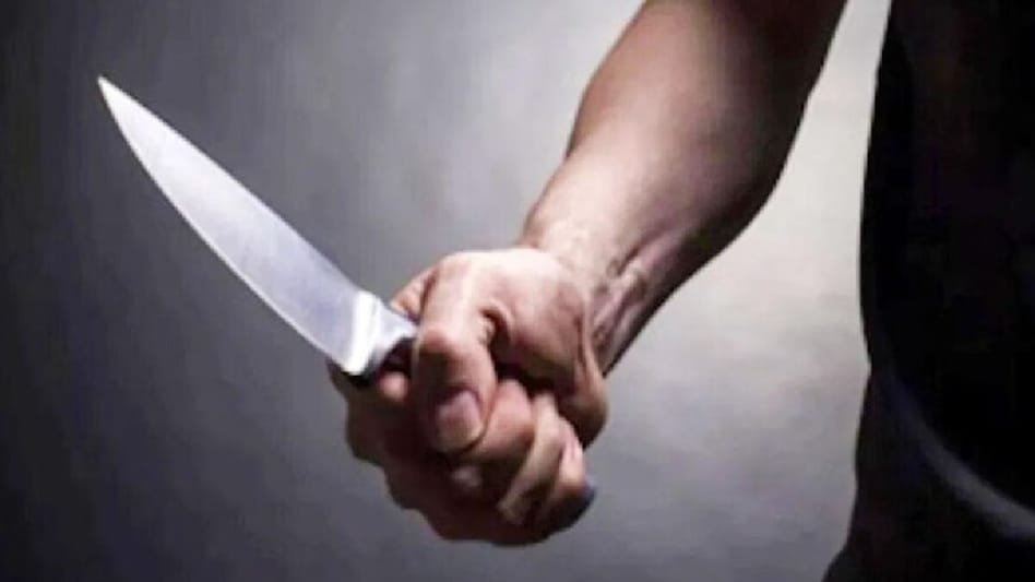 दिल्ली में बेटे को बचाने आई मां की चाकू लगने से मौत, आरोपी गिरफ्तार; बेटे और दोस्तों पर भी केस दर्ज