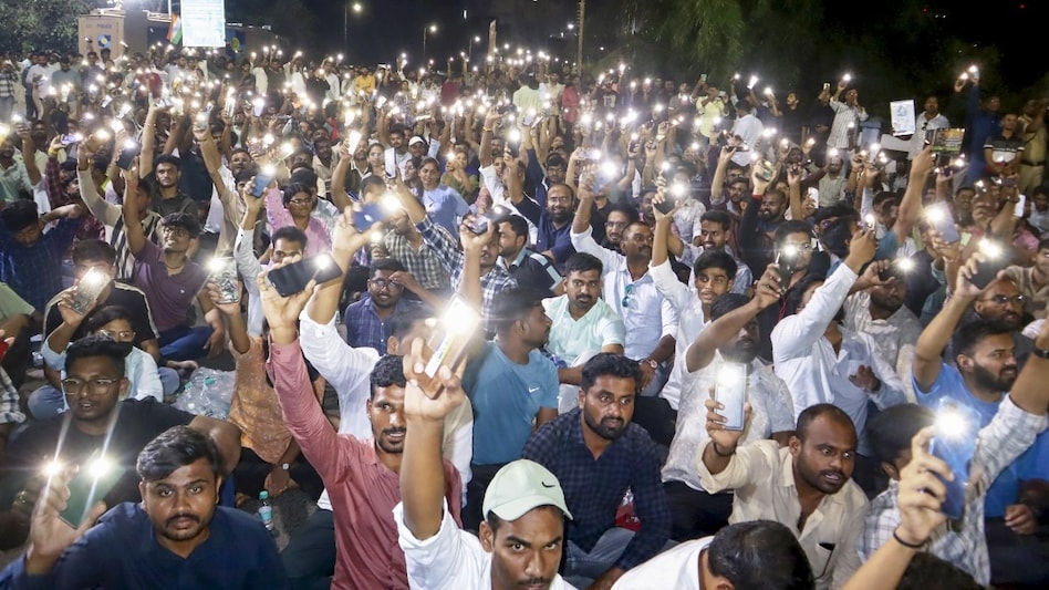 “बहरे होने का नाटक न करें CM फडणवीस!” संजय राउत की चेतावनी, MPSC अभ्यर्थियों की मांग नहीं मानी तो महाराष्ट्रभर में आंदोलन का दावा