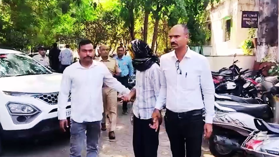ऐप से दोस्ती, फिर 3 करोड़ की वसूली की साजिश! झूठे केस में फंसाने के लिए युवती को 5 लाख का लालच, आगरा से आरोपी गिरफ्तार