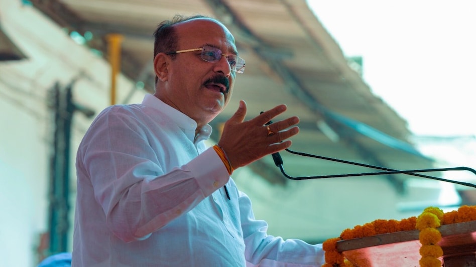 दिल्ली में सरकारी स्कूलों की किताबों पर सियासी घमासान! AAP ने उठाए सवाल, शिक्षा मंत्री आशीष सूद का पलटवार