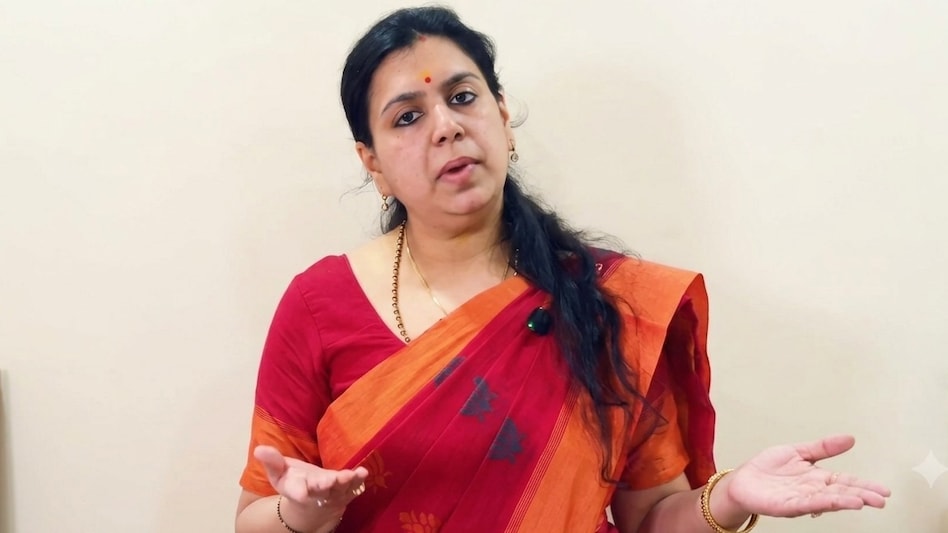 दिव्या मित्तल के वीडियो के बाद शुरू हुआ स्कूल निर्माण फिर रुका, लहुरियादह में वन विभाग ने जताया जमीन पर दावा